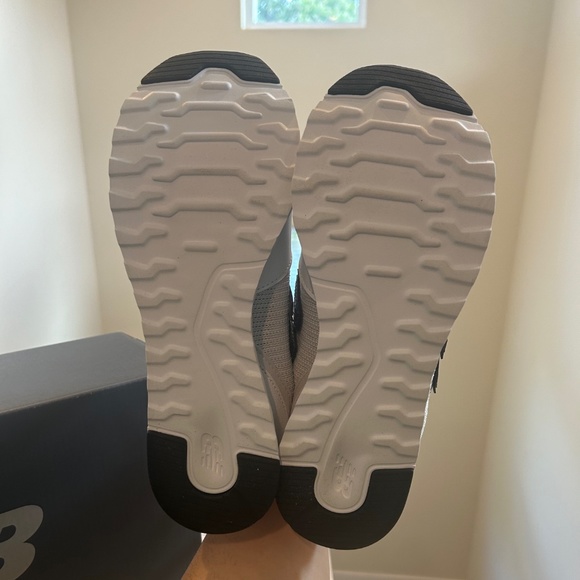 New Balance Women’s WL311RC2 Sneakers - New Condition - Picture 6 of 8